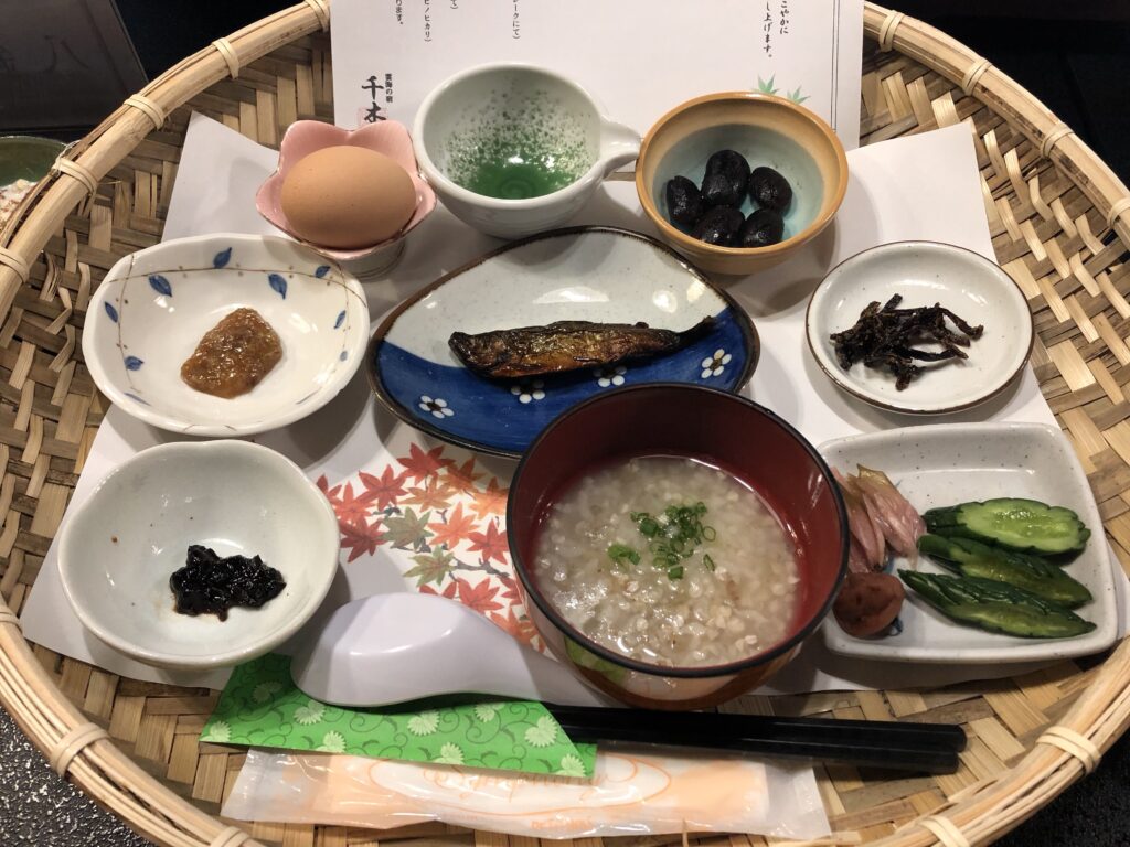 雲海の宿「千木」の朝食です。健康的な食材がいっぱい。