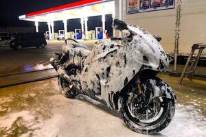 バイクをきれいに保つ２つの洗車方法