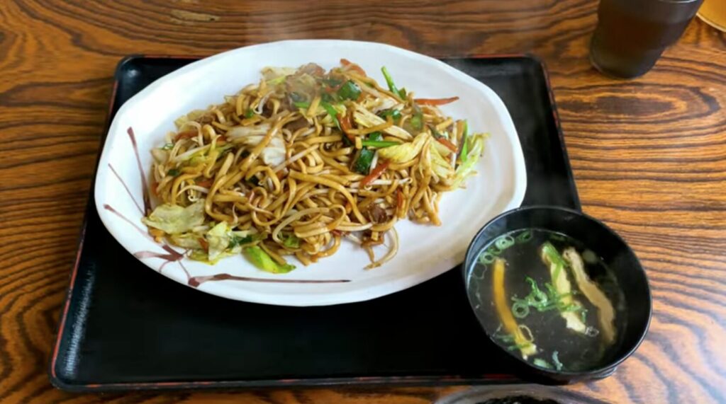「だるまそば」の沖縄風焼きそば