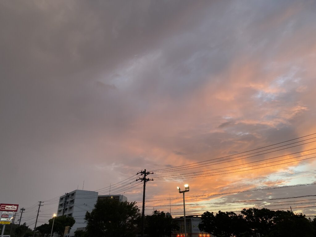 天皇皇后両陛下と愛子さまをお目にかかった後に見た夕焼け