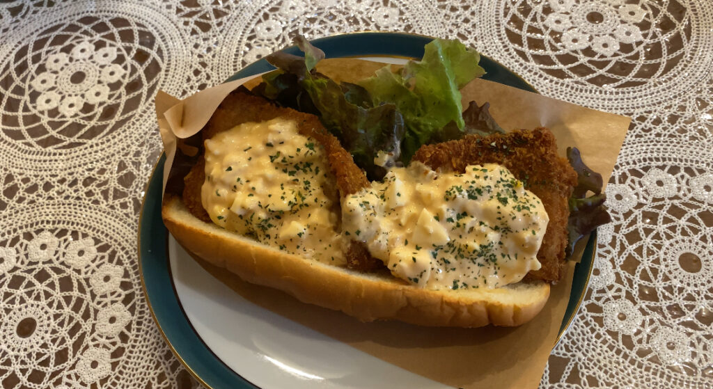 喫茶シタハクの「フィッシュサンドイッチ」