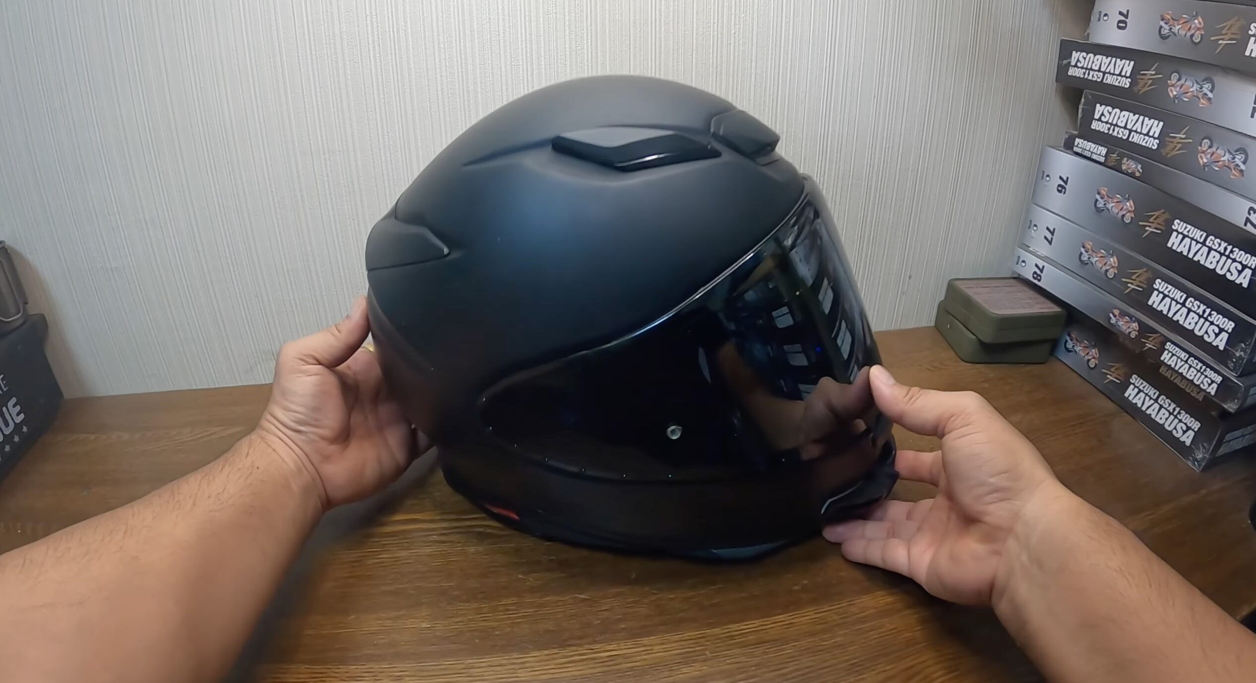 ヘルメットを清める