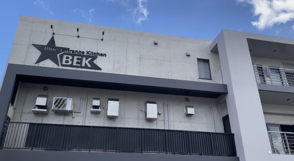 沖縄金武町でタコスを提供しているお店「BlueEntranceKitchen」、通称「BEK」