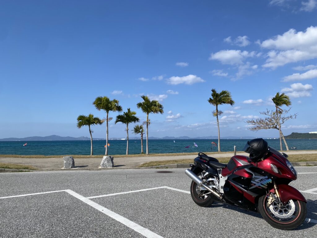 沖縄の海中道路まで隼ツーリング