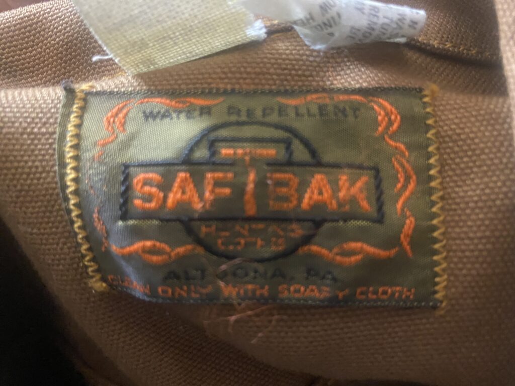 SAF-T-BAK｜アメリカのペンシルベニア州アルトゥーナ（Altoona, PA）に拠点を置いていた老舗ハンティングウェアブランド、SAF-T-BAK（セーフティバック）のタグ