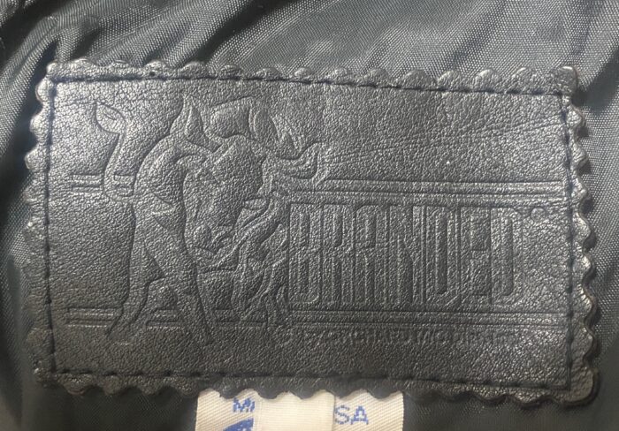 ORCHARDの「BRANDED GARMENTS」の革ジャンのロゴ